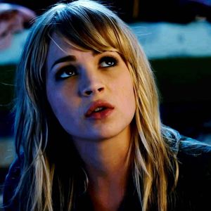 Britt Robertson Cast Opposite George Clooney in <i>Tomorrowland</i>