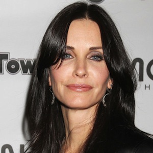Courteney Cox To Make Directorial Debut in <i>Hello I Must Be Going</i>