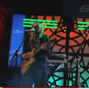 Aimee Mann and The Shins' James Mercer Perform a Duet on <i>Jimmy Kimmel Live!</i>