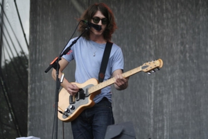 Arctic Monkeys Announce New Single, Tour
