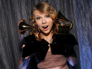 Taylor Swift, Phoenix, Steve Earle Honored at 2010 Grammy Awards