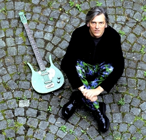 Robyn Hitchcock announces new five-disc set