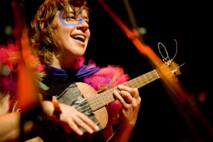 tUnE-yArDs Announces Expansive Tour Dates