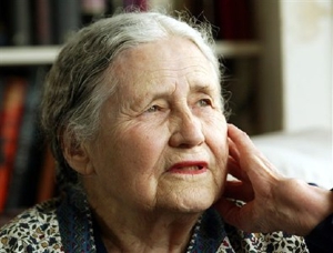 Doris Lessing wins '07 Nobel Prize for Literature
