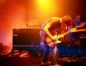 Jonny Greenwood composes <i>There Will Be Blood</i> score