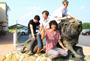 Deerhunter kick off tour, <em>Microcastle</em> gets physical