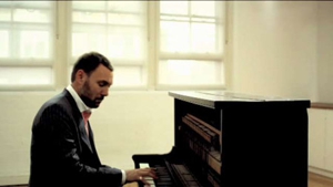 Watch David Gray's "Fugitive" Video