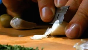 Film Friday: Slice Garlic with Razor Blades
