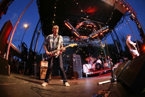 Pavement Wants You to Play Guitar With Them