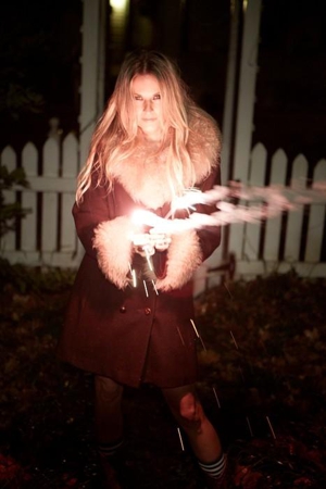 Elizabeth Cook Releases Video, Tours