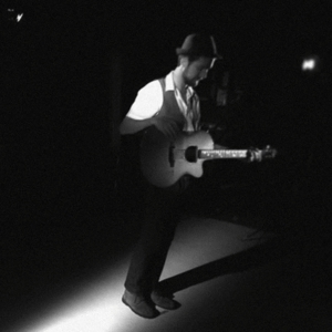Video Premiere: Frank Turner - "Peggy Sang The Blues"