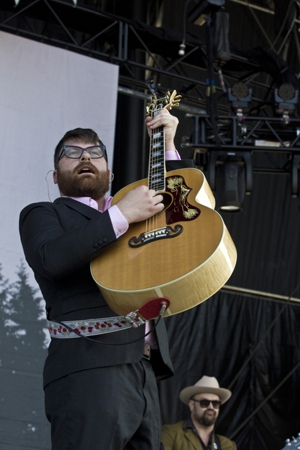 Album Stream: The Decemberists - <i>We All Raise Our Voices To The Air (Live Songs 04.11-08.11)</i> Disc Two