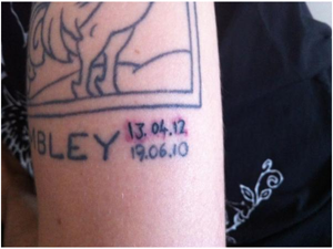 Watch Frank Turner Get Tattooed During His Show at Wembley Stadium