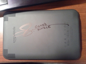 Noted Anti-eBook Author Jonathan Franzen Signs a Kindle