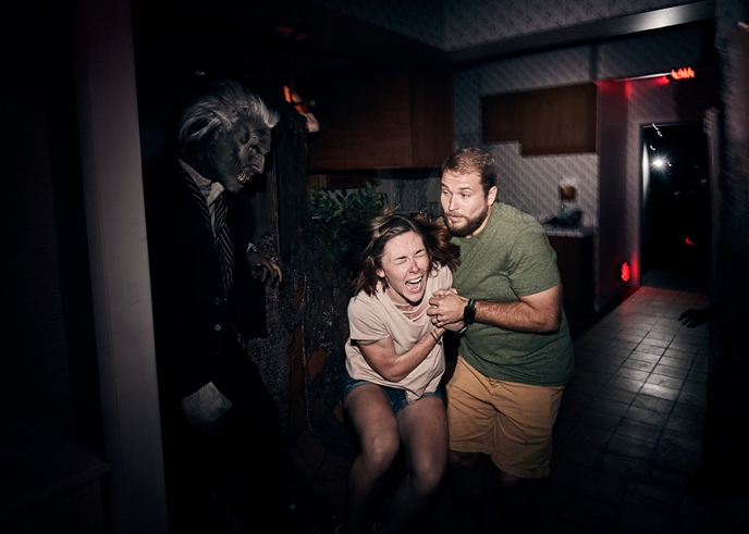 08_Poltergeist Haunted House_HHN2018.jpg