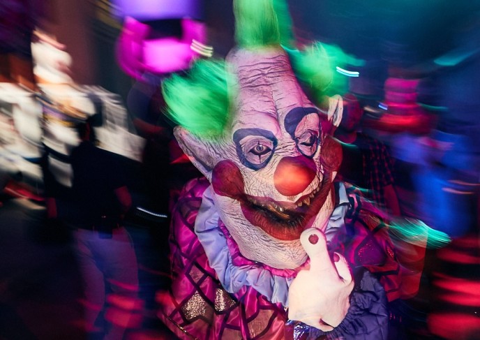 14_Killer Klowns from Outer Space Scare Zone_HHN2018.jpg