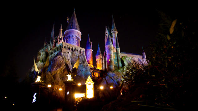 01_Hogwarts-at-Night.jpg