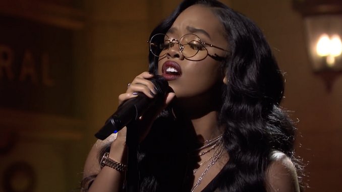 Watch H.E.R. Debut "Hold On" on <i>SNL</i>