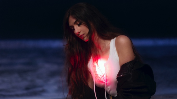 Weyes Blood Announces <i>And In The Darkness, Hearts Aglow</i>, Shares &#8220;It's Not Just Me, It's Everybody&#8221;