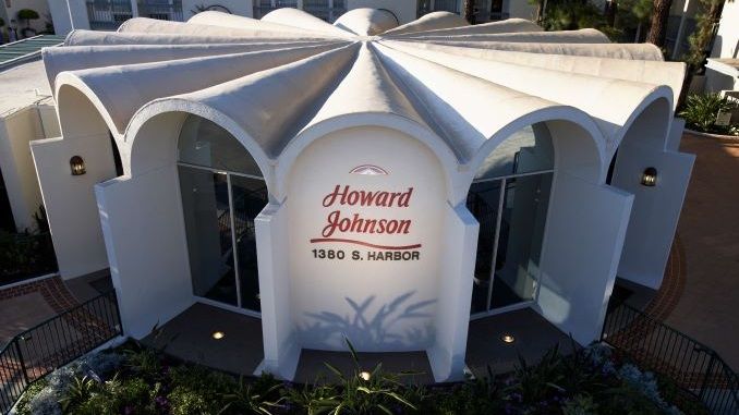The Howard Johnson Anaheim Hotel Is the Best Deal Near Disneyland