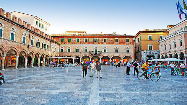 640px-Piazza_del_Popolo_(Ascoli_Piceno).jpg