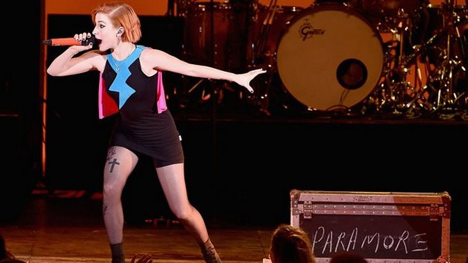 Watch Paramore Perform Mashup of SZA&#8217;s &#8220;20 Something&#8221; and Their Song &#8220;Grow Up&#8221;
