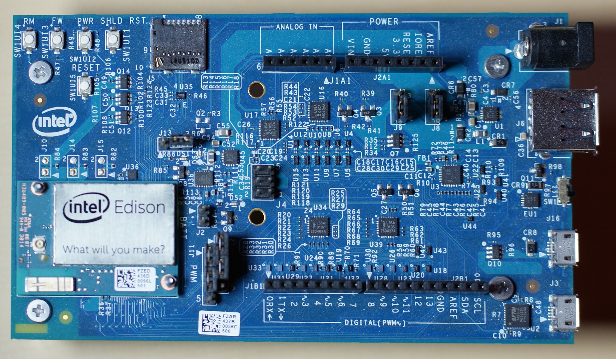 Intel_Edison_arduinoboard.jpg