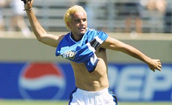 Landon Donovan Blonde 2.jpg