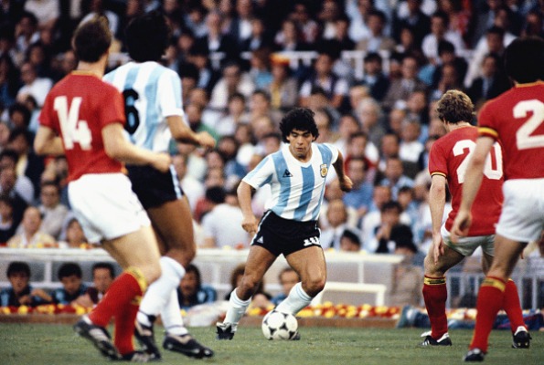 Maradona2R.jpg