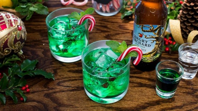 8 Cocktails To Put You In The Holiday Spirit