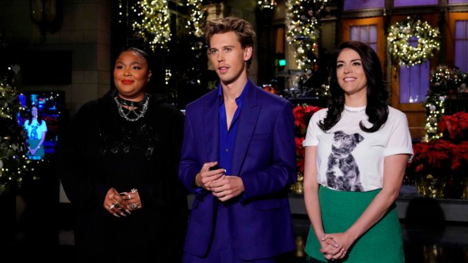 Austin Butler Sings a Lovely Farewell To an <i>SNL</i> All-Star on a Funny, Warm Holiday-Themed <i>Saturday Night Live</i>