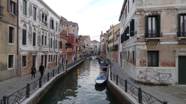 Venice_1_canal_view.jpg