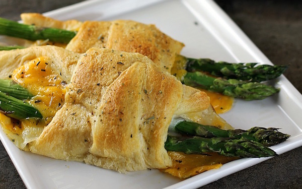 cheesy-asparagus-puffs-SQUARE.jpg