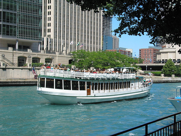 chicago_boat_tour_ sroot2006.jpg