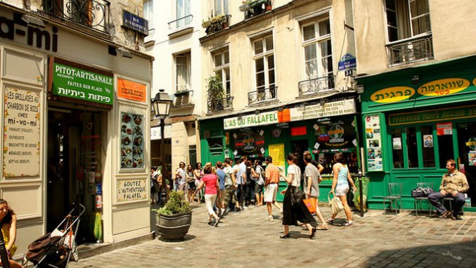 Falafel Foes Shout Across Paris' Rue des Rosiers