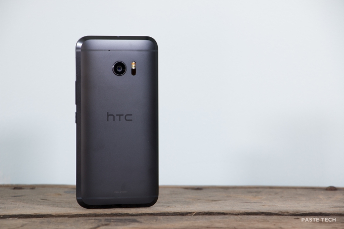 htc10_standing_680.jpg