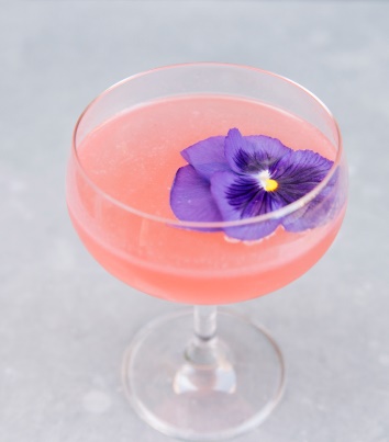 5 Romantic Cocktails to Enjoy This Valentine's Day :: Drink :: Lists ...