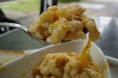 mac n cheese (400x266).jpg