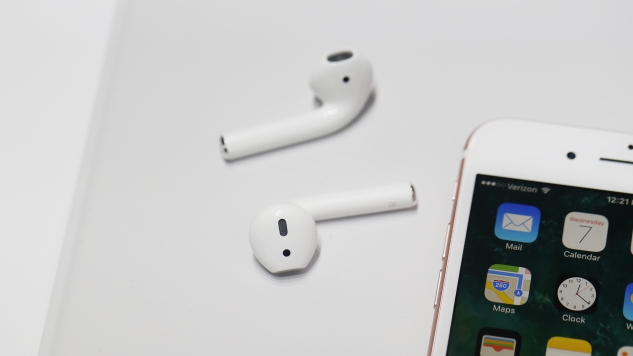 5 Reasons Apple Should Kill the Headphone Jack on Macs, Too