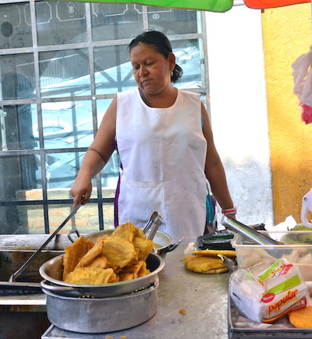 patacones con queso costeno2.jpg