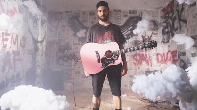 Ruston Kelly Unveils Enchanting New Single "Radio Cloud"