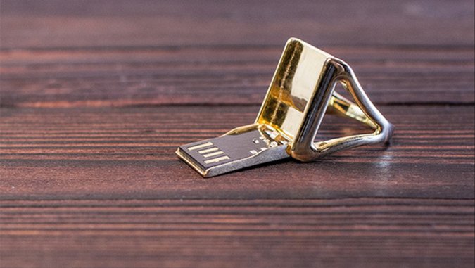 Kickstarter Turns USB Drive into Wearable Piece of Jewelry