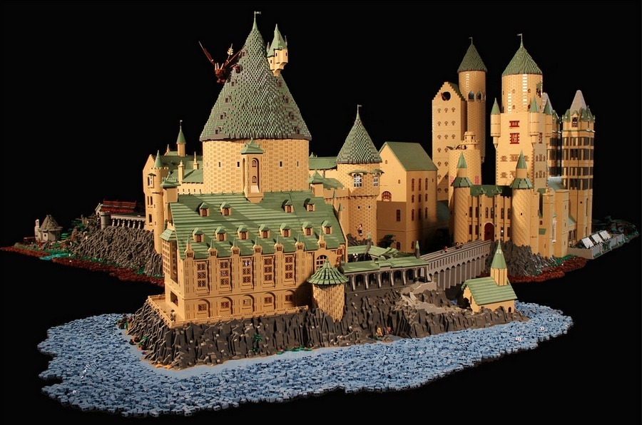An Amazingly Detailed LEGO Hogwarts Castle :: TV ...